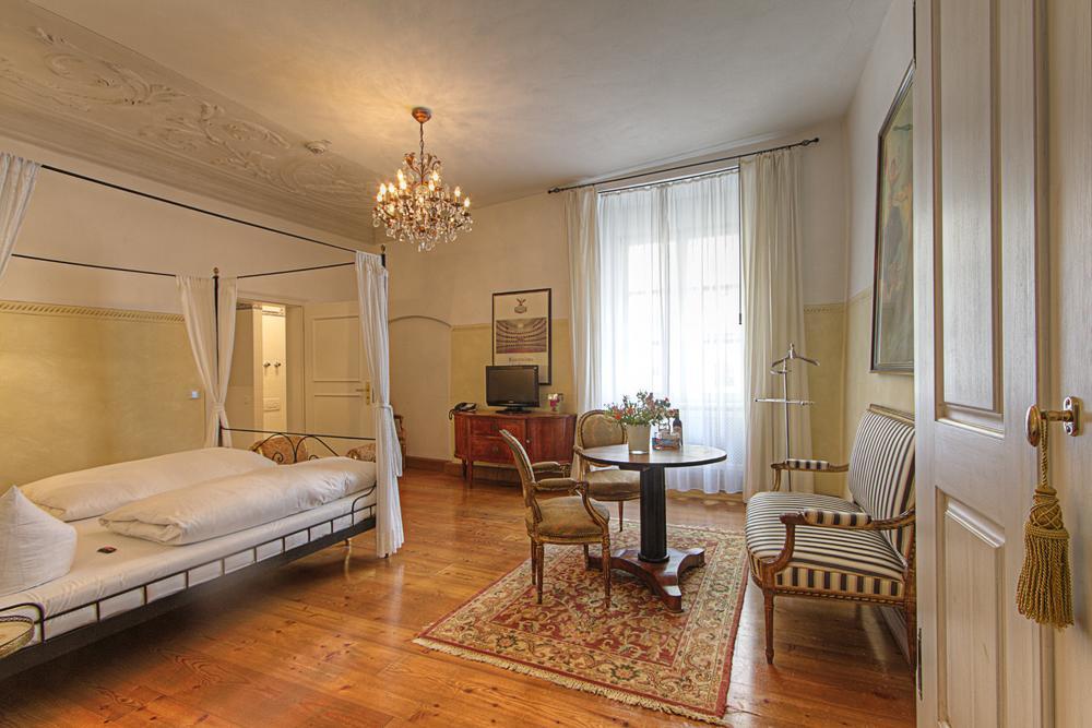 Hotel Orphee - Grosses Haus レーゲンスブルク エクステリア 写真
