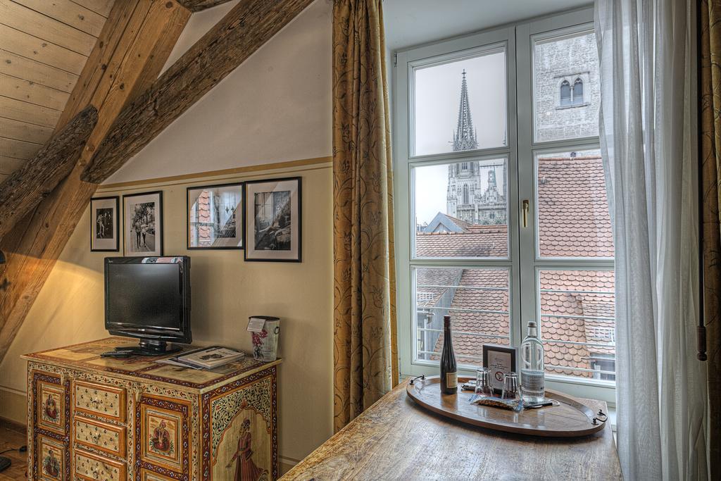 Hotel Orphee - Grosses Haus レーゲンスブルク エクステリア 写真