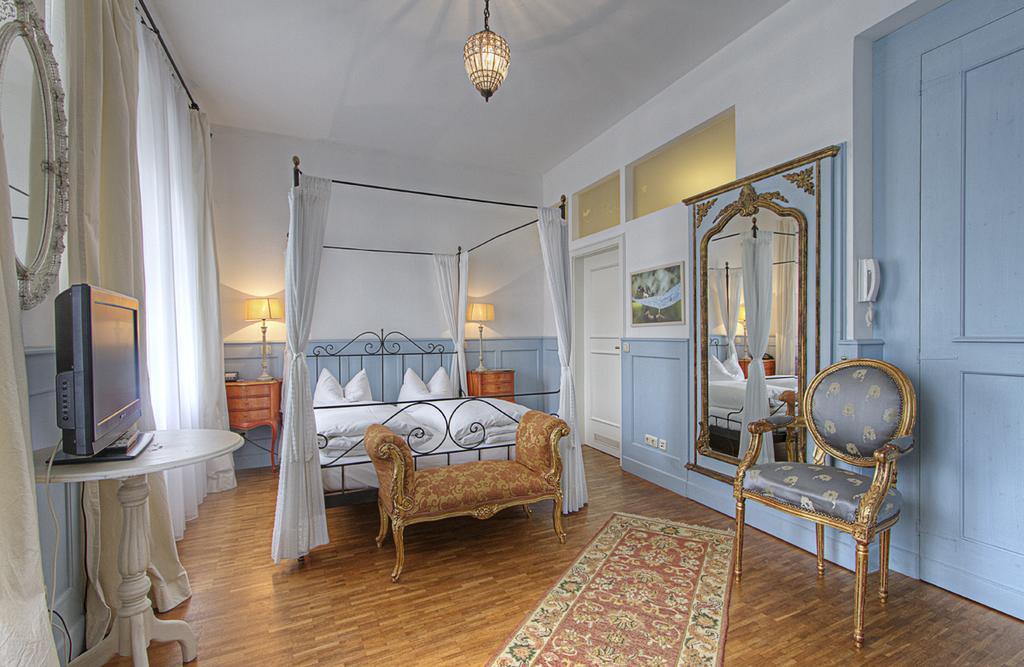 Hotel Orphee - Grosses Haus レーゲンスブルク エクステリア 写真