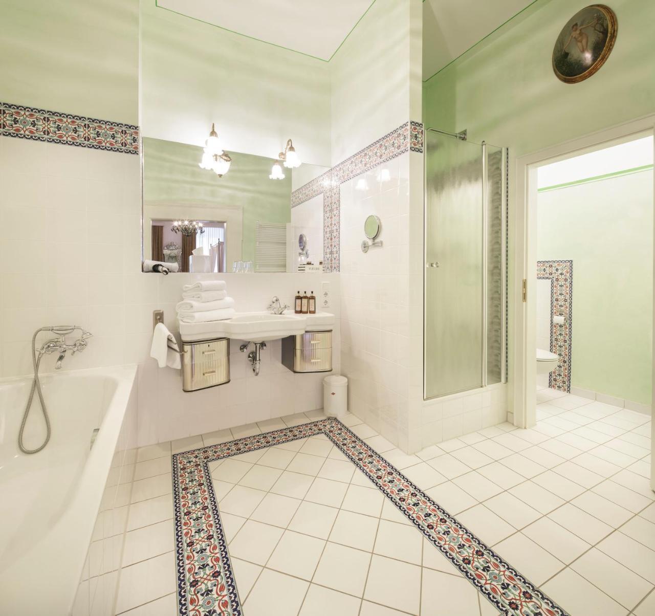 Hotel Orphee - Grosses Haus レーゲンスブルク エクステリア 写真